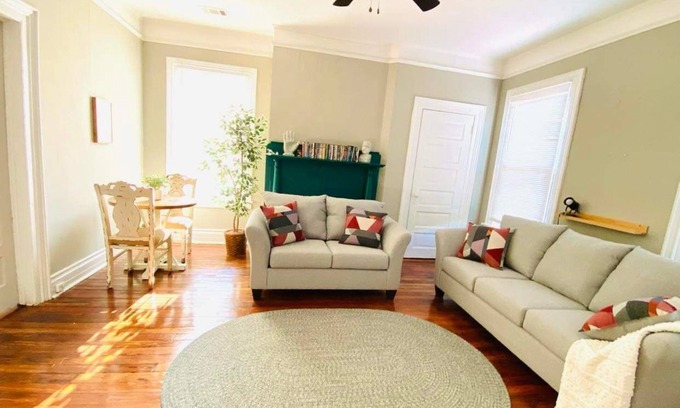Summerville Apartment | Historic Retreat on Central Ave (2bedroom)