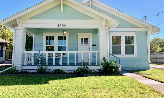 Denton House | Historic Shiplap Cottage walk to TWU!