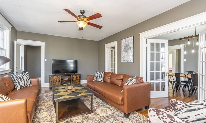 Hollywood - Mt. Vernon House | Historic, spacious home in Chevy Chase, perfect for big families! By downtown&UK