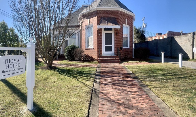 Auburn House | Historic Thomas House Unit B