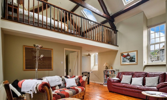 Dolgellau House | Historic Townhouse in Dolgellau, No deposit