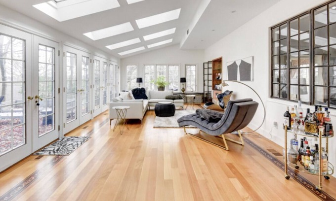 Stamford House | Historic Tudor Six Bedrooms, spacious kitchen, sunroom w Pool and Tennis Access