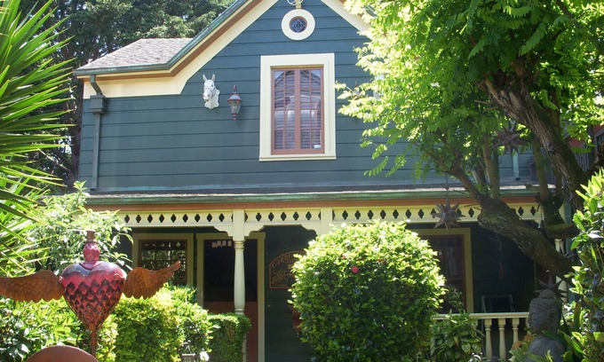 Lower Haight House | HISTORIC VERY ROMANTIC 1883 SAN FRANCISCO CARRIAGE HOUSE