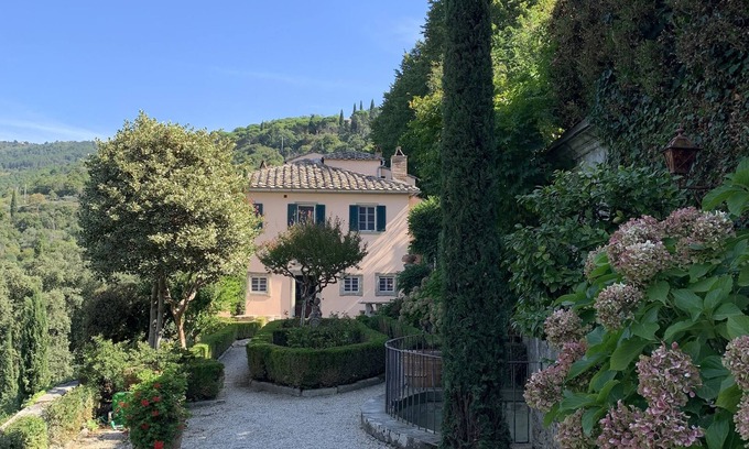 Cortona Villa | Historic Villa in the heart of Tuscan wine country!