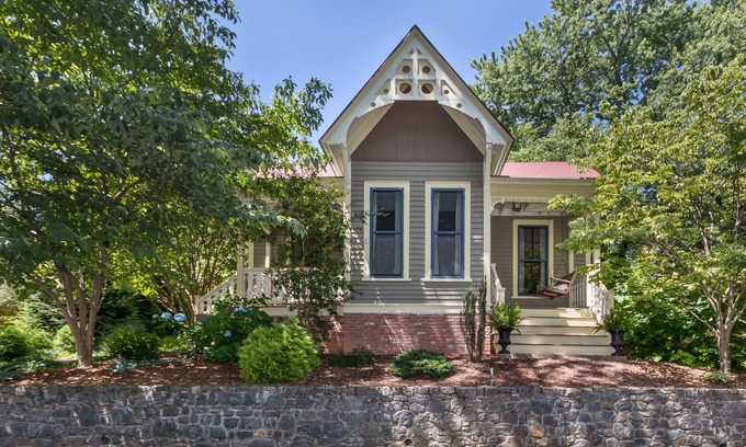 Historic Montford House | Historical Award Winning Cottage in Montford 2 Blocks to Downtown