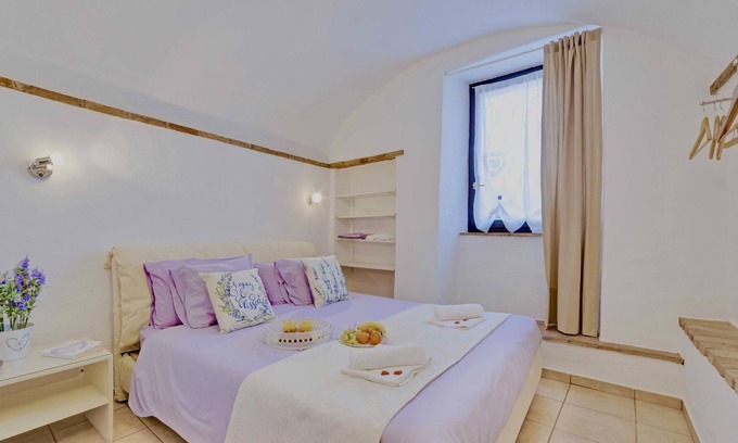 Caslano Apartment | Historical Center 'Heart of Lavender' Apartment