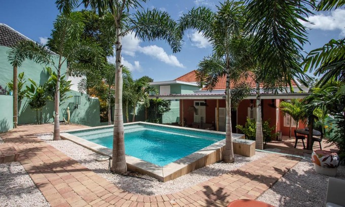 Otrobanda Villa | Historical city villa