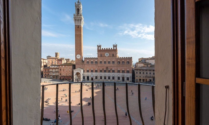 Siena Historical Center Apartment | Historical Studio with 2 balconies on Piazza del Campo and lift in Siena