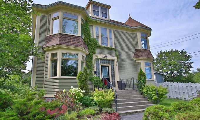 Waterford Valley House | History and Charm Downtown