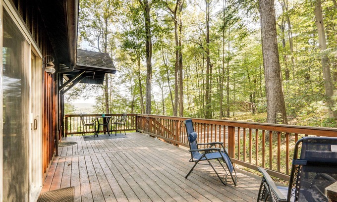 Aspers Cabin | History, Hikes & Fireside Nights: Fayetteville Gem