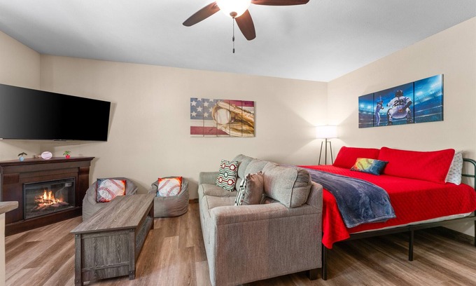 Branson Condo | Hit a Home Run with Family Fun!Resort hot tub open