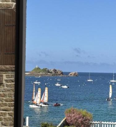 Penvenan House | hjem Port Blanc A breathtaking setting facing th