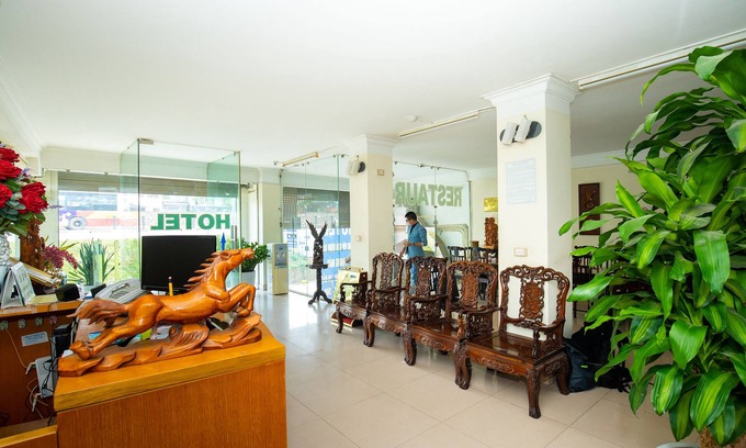 Nhat Tan Hotel | Ho Sen Xanh Hotel