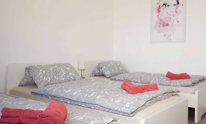 Hochheide Apartment | HÖ01 large apartment with dryer and washing machine