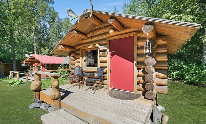 Hope Cabin | Hobbit Hole Cabin - a sweet little Alaskan Cabin in Hope, Alaska