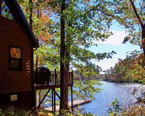 Carbon Hill House | Hocking Hills Lake Gem with Hot Tub, Dock, 100 Acres