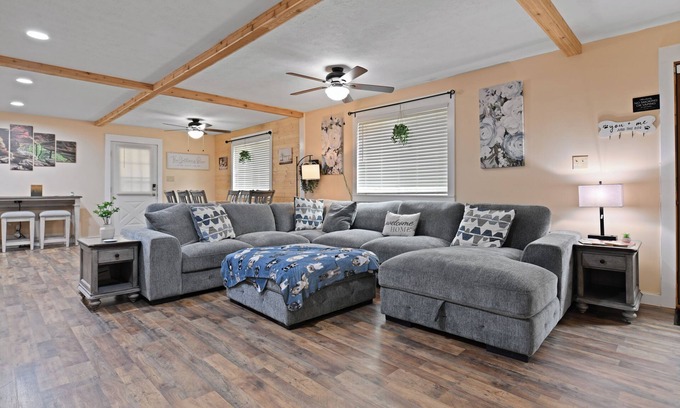 Lancaster House | Hocking Hills- Nov.-Dec. weekends open-No Pet Fee