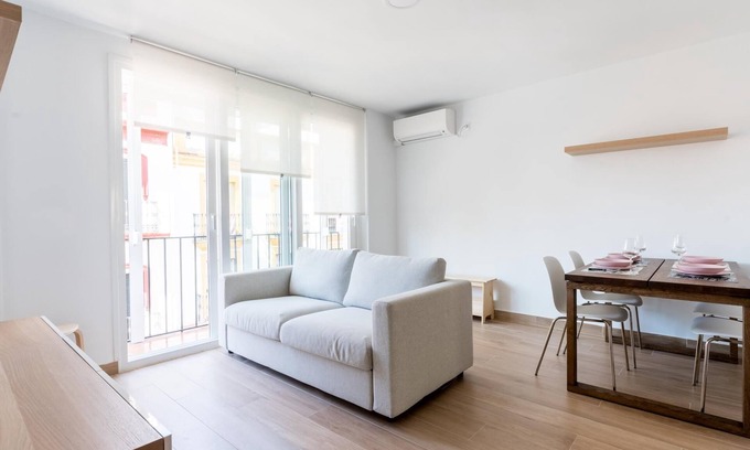 Triana Apartment | Holi-Rent Pureza Charming 2-bedroom apartment in Triana.