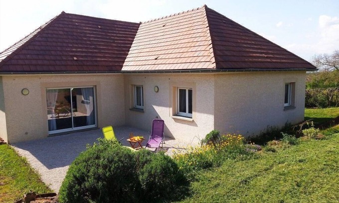 La Chapelle-sous-Brancion House | Holiday house La Chapelle sous Brancion for 1 - 4 persons with 2 bedrooms - Holiday home