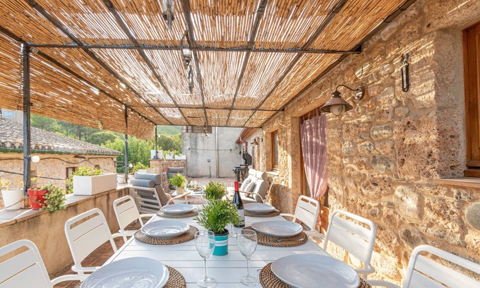 Boadella i les Escaules Cottage | Holiday Home with Pool and Garden in Alt Empordà - Majordoms Sabater