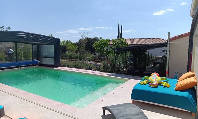 Orthoux-Serignac-Quilhan House | Holiday Home 'Loumarede' with Private Terrace, Wi-Fi and Air Conditioning