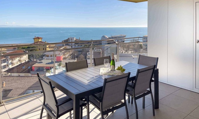 Lignano Sabbiadoro Apartment | Holiday apartment with balcony, air conditioning and internet
