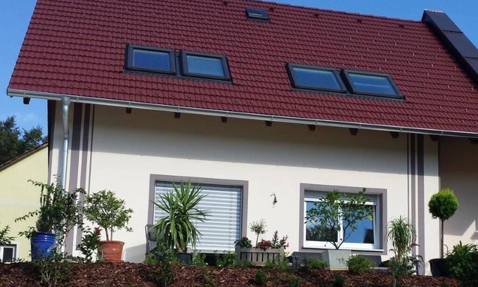 Stubenberg House | Holiday Apartment in Stubenberg with Private Parking