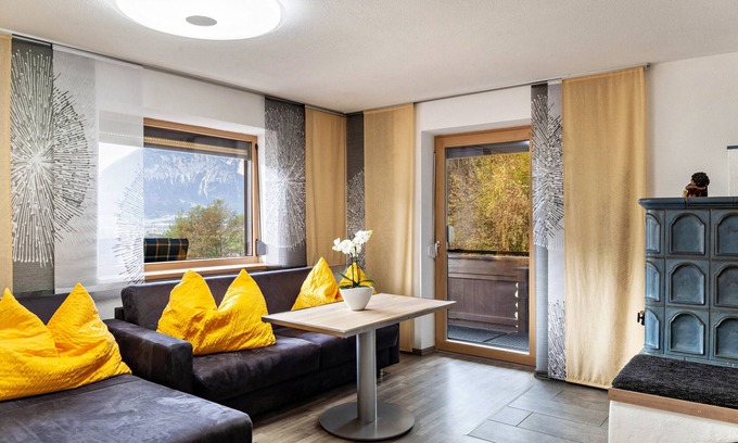 Bruck am Ziller Apartment | Holiday Apartment "Spieljoch" with Shared Garden & Wi-Fi