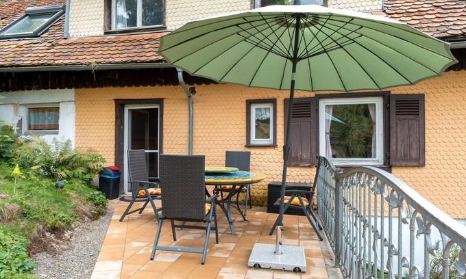 Triberg im Schwarzwald Apartment | Holiday Apartment '1' with Mountain View, Shared Garden and Wi-Fi