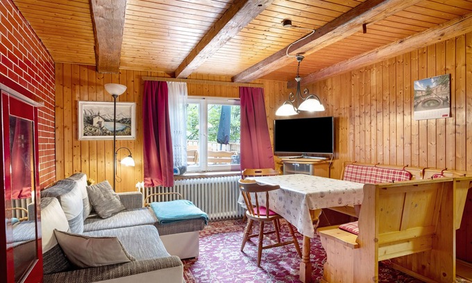 Triberg im Schwarzwald Apartment | Holiday Apartment '2' with Mountain View, Shared Garden and Wi-Fi