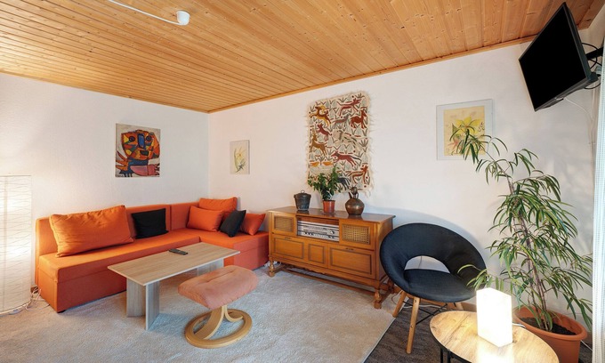 Schoenwald Apartment | Holiday Apartment '3' with Private Terrace, Shared Garden and Wi-Fi