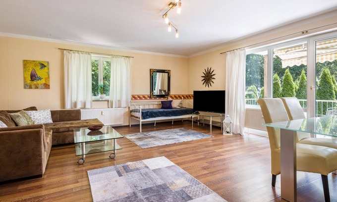 Bad Aibling Apartment | Holiday Apartment 'Am Kurpark' with Balcony and Wi-Fi