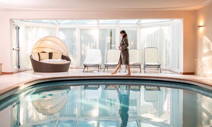 Saltusio Apartment | Holiday Apartment "Alpenhof Lodge Butterblume iii" with Mountain View, Pool & Sauna