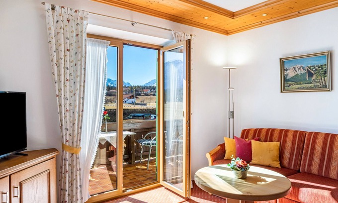 Kruen Apartment | Holiday Apartment 'Alpenblick Tilly - Soiernsee' with Mountain View, Shared Garden and Wi-Fi