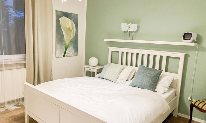 Oldenburg Apartment | Holiday Apartment "Am Olantis" with Private Terrace and Wi-Fi