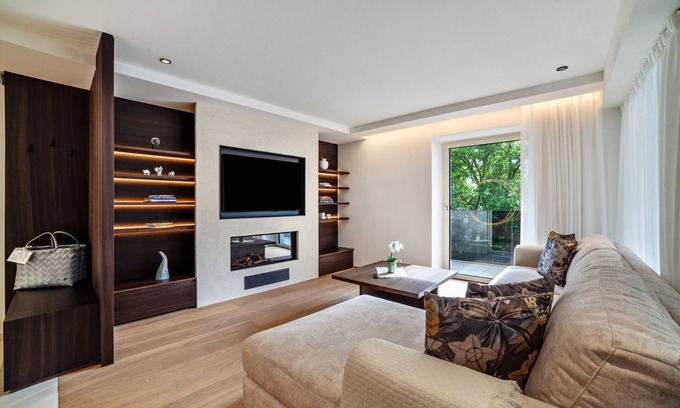 Schenna Apartment | Holiday Apartment "Apt. Dora - Schenna Chalet" with Mountain View, Private Terrace & Wi-Fi