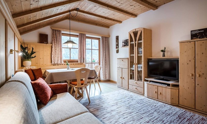 Bulla Apartment | Holiday Apartment “Arbea - Siëla” with Mountain View, Wi-Fi & Balcony