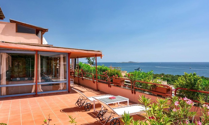 Portisco Apartment | Holiday Apartment Attico Asfodeli with Sea View