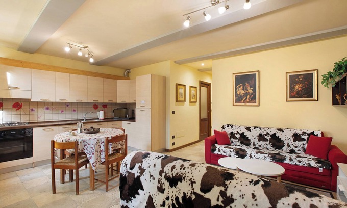 Aosta Apartment | Holiday Apartment 'Augusta Praetoria' with Mountain View