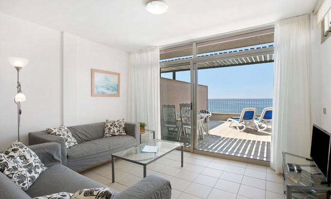 El Medano Apartment | Holiday Apartment 'Casa Médano 19 By Médano Rentals' with Sea View, Terrace and Wi-Fi