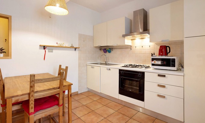 Saronno Apartment | Holiday Apartment "Casa Express Tra Como E Milano" with Wi-Fi