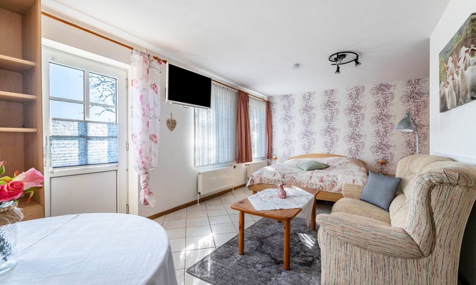 Pellworm Apartment | Holiday Apartment 'Fewo Heinke' with Private Terrace, Private Garden and Wi-Fi