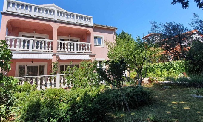Cancini Apartment | Holiday apartment for max. 8 people in a quiet location