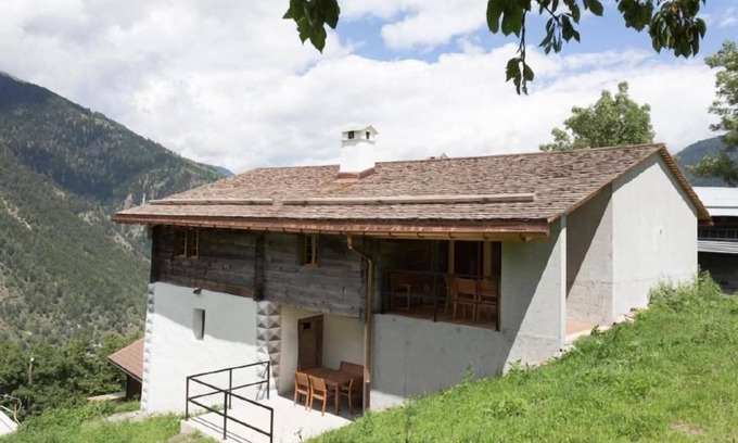 Bister Apartment | Holiday apartment Grengiols for 1 - 8 persons with 3 bedrooms - Historical building