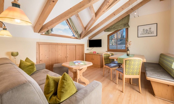 Valle San Silvestro Apartment | Holiday Apartment "Haus zur Vogelweide App 5" with Mountain View, Balconies & Wi-Fi
