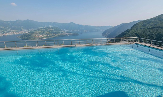 Plassi Apartment | Holiday Apartment in Plassi with Panoramic Terrace and Lakefront View