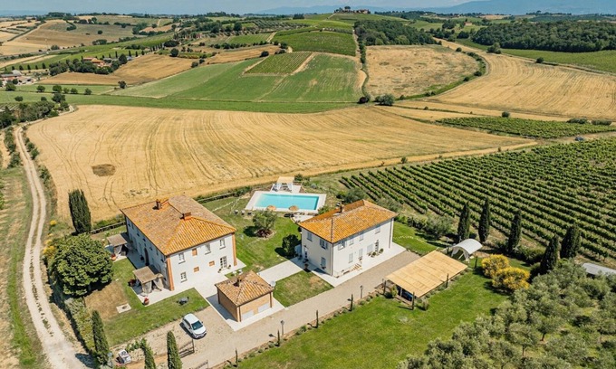 Valiano Apartment | Holiday Apartment "Rose" with Shared Pool, Shared Garden & Wi-Fi
