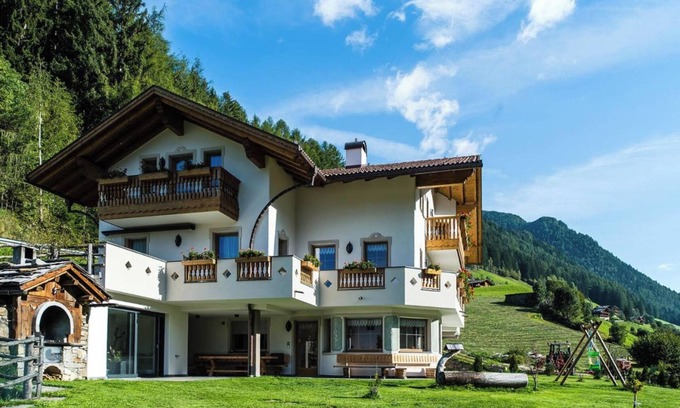 Valle Aurina Apartment | Holiday Apartment AlpenAppart App Weiße Zinne with Shared Whirlpool & Garden
