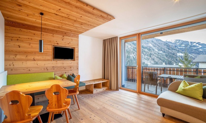 San Giacomo Apartment | Holiday Apartment "Stoana 4-2" with Relaxing Wellness Area