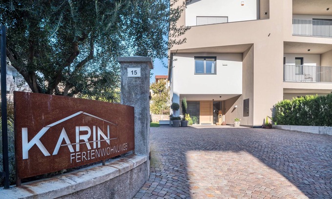 Tramin Apartment | Holiday Apartment "Karin - Merlot" with Shared Terrace and Wi-Fi